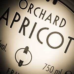R&W Orchard Apricot label (detail), photo © 2014 Douglas M. Ford